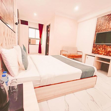 Hotel The Almora By Rs Global Near By Delhi International Airport With - Free Airport Drop New Delhi Buitenkant foto