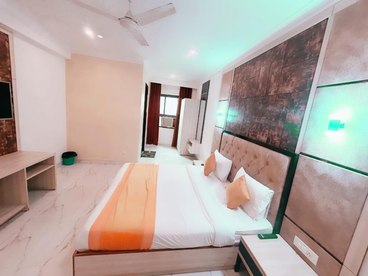 Hotel The Almora By Rs Global Near By Delhi International Airport With - Free Airport Drop New Delhi Buitenkant foto