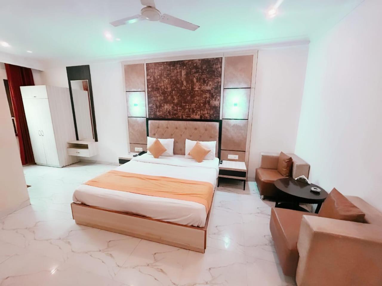Hotel The Almora By Rs Global Near By Delhi International Airport With - Free Airport Drop New Delhi Buitenkant foto