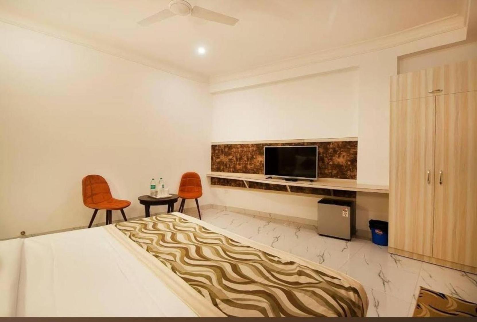 Hotel The Almora By Rs Global Near By Delhi International Airport With - Free Airport Drop New Delhi Buitenkant foto
