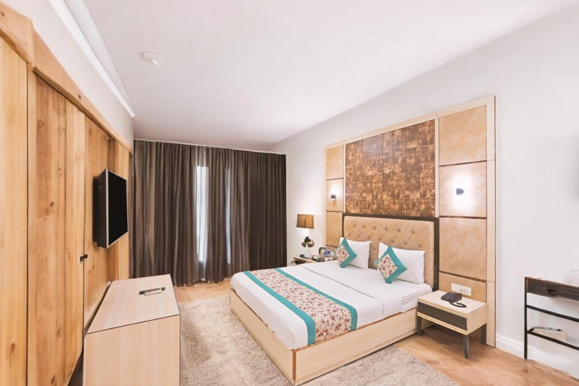Hotel The Almora By Rs Global Near By Delhi International Airport With - Free Airport Drop New Delhi Buitenkant foto