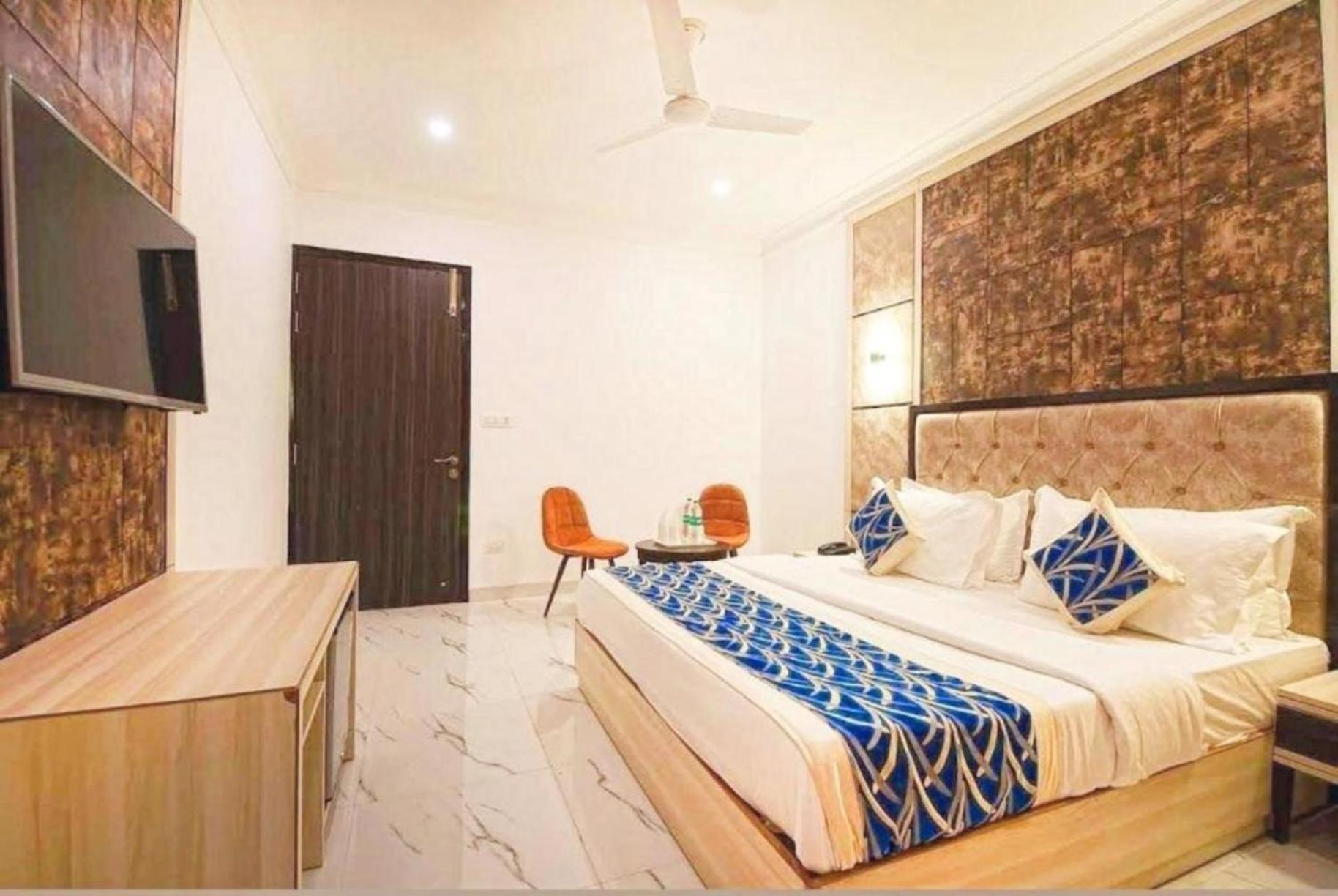 Hotel The Almora By Rs Global Near By Delhi International Airport With - Free Airport Drop New Delhi Buitenkant foto