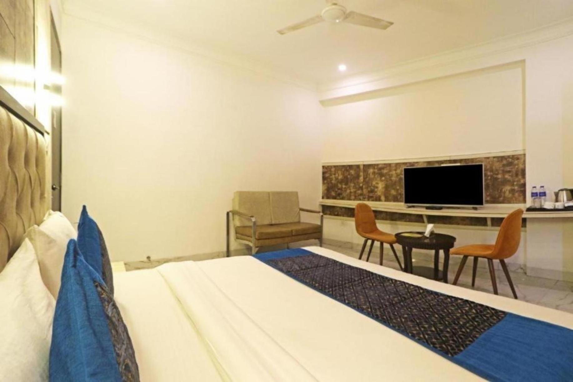 Hotel The Almora By Rs Global Near By Delhi International Airport With - Free Airport Drop New Delhi Buitenkant foto