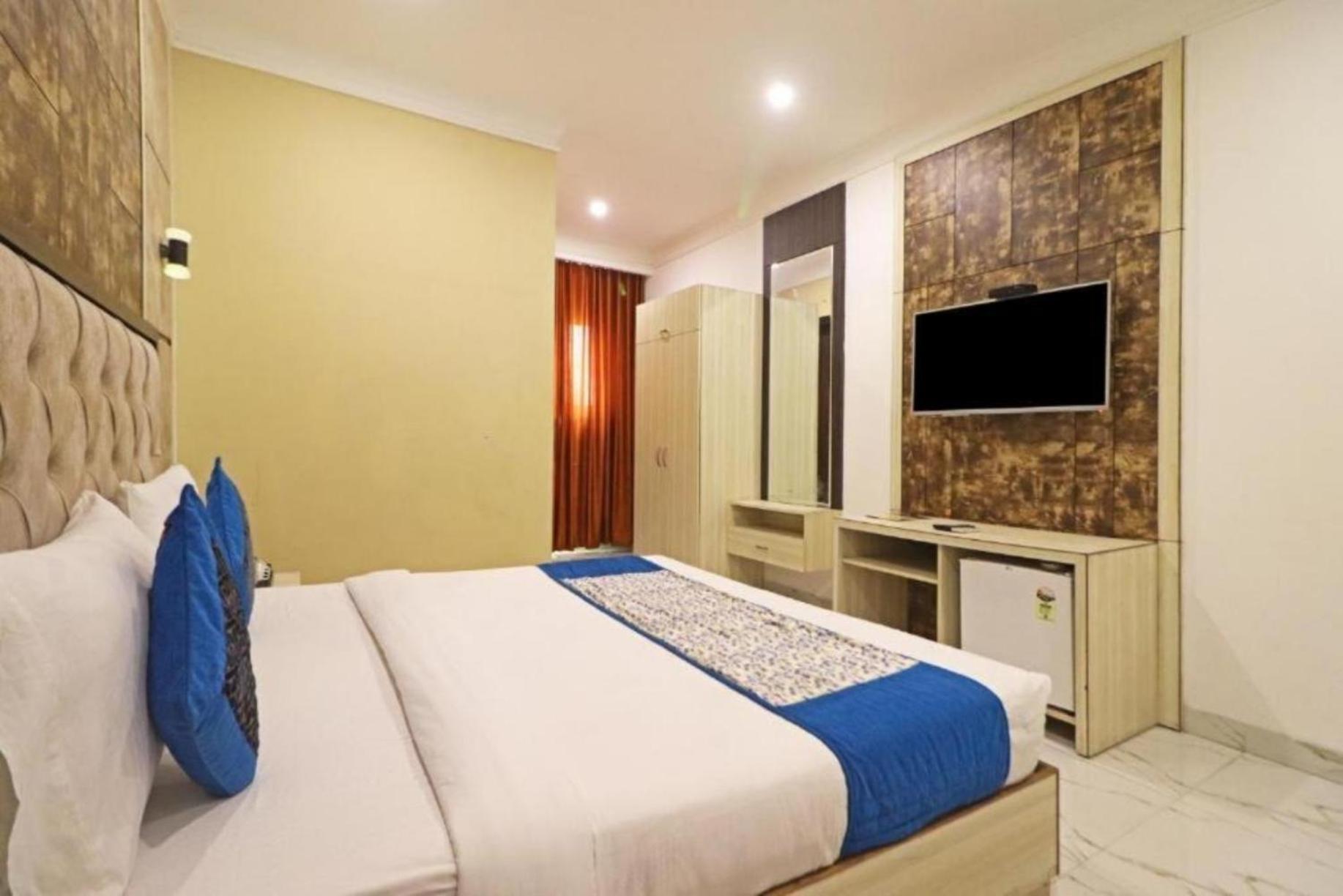 Hotel The Almora By Rs Global Near By Delhi International Airport With - Free Airport Drop New Delhi Buitenkant foto