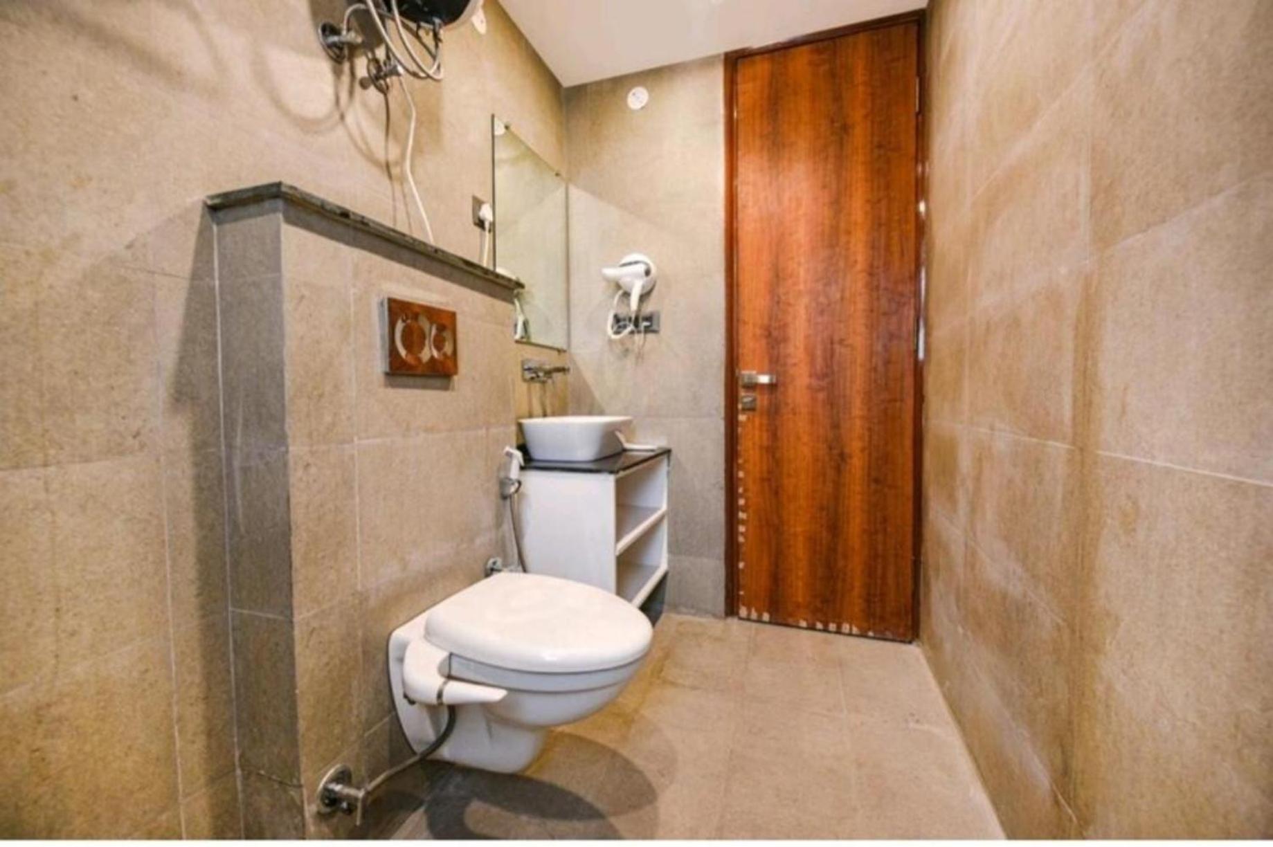 Hotel The Almora By Rs Global Near By Delhi International Airport With - Free Airport Drop New Delhi Buitenkant foto