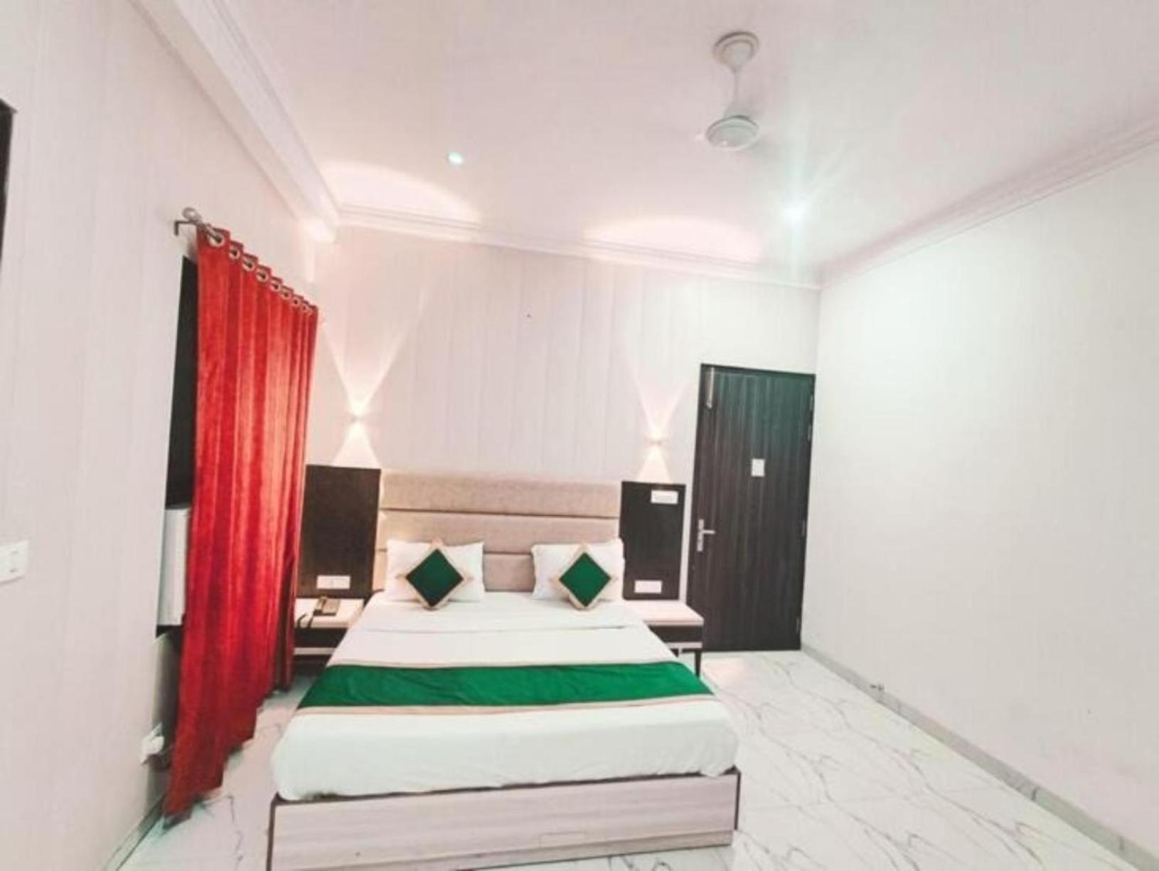 Hotel The Almora By Rs Global Near By Delhi International Airport With - Free Airport Drop New Delhi Buitenkant foto